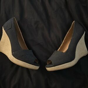 Qupid wedge peep toe sandals
